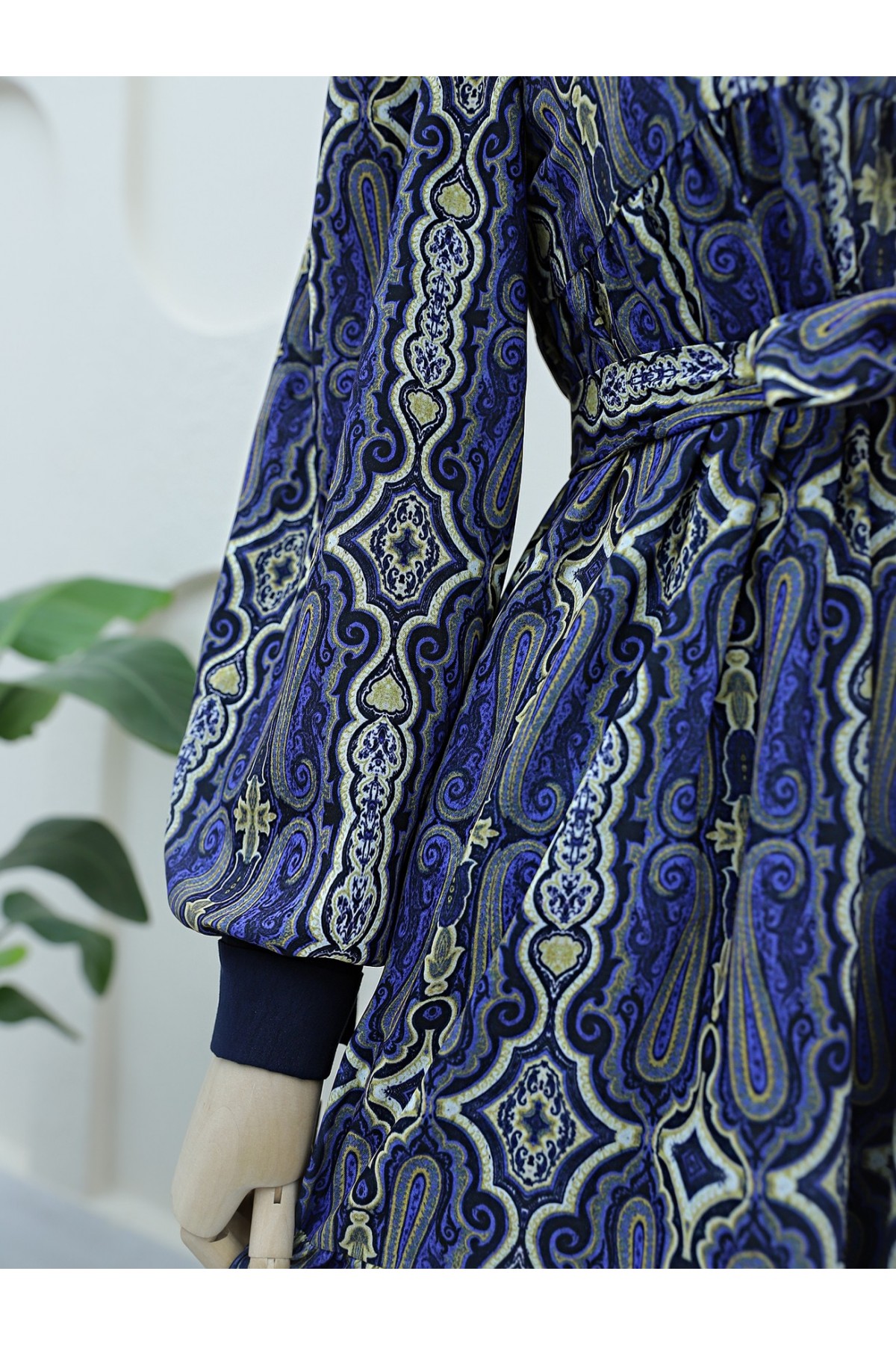 Double Pocket Dress with Folded Sleeve Cuffs and Laced Waist -dark lacquer detay görseli