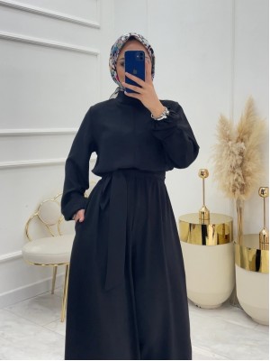 Dik Yaka Kemerli Güllü Tulum -Siyah