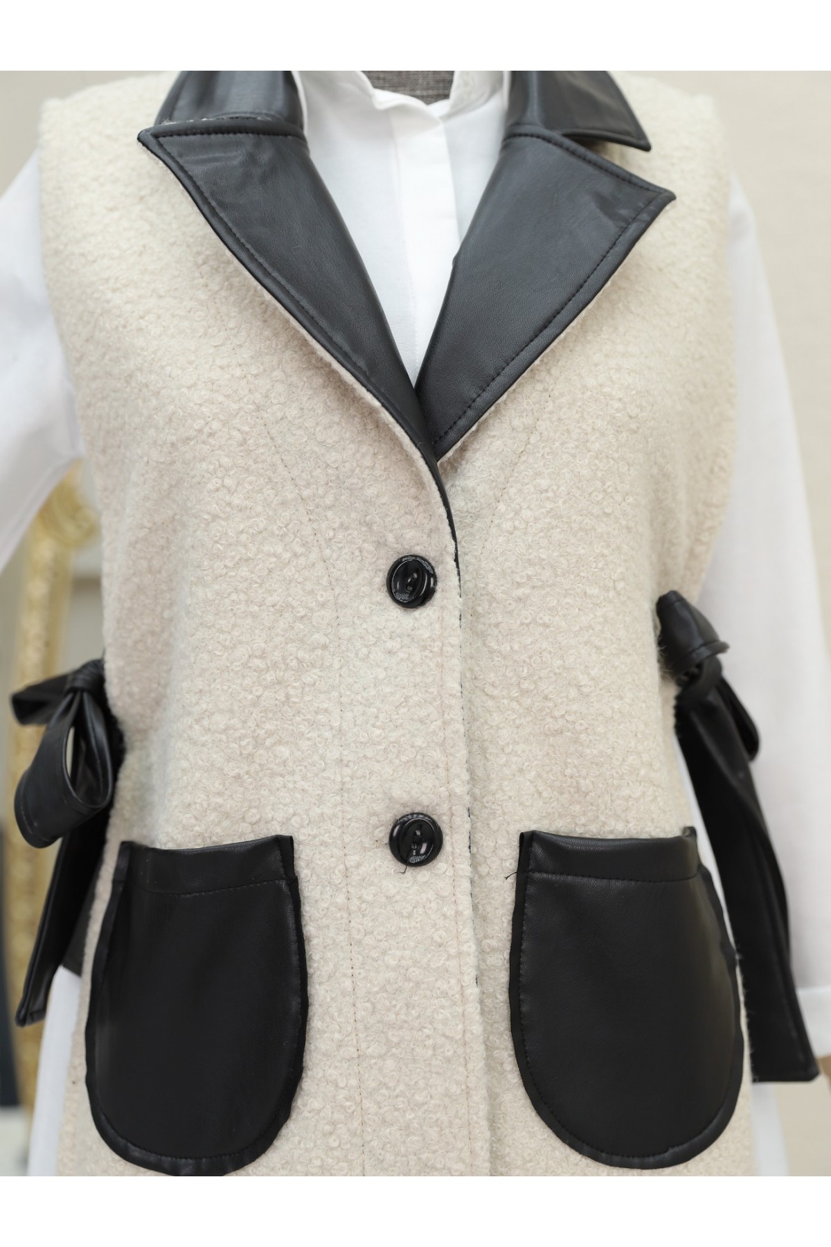 Leather Pocket Side Tie Boucle Vest - Beige