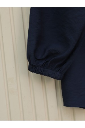 قميص بأكمام مرنة وربطة متقاطعة وأزرار -كحلي