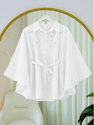 Önü Çiçek Detaylı Beli Bağcıklı Düğmeli Panço  -Beyaz