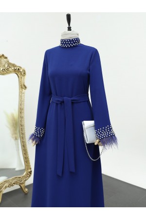 Yakası ve Kolları Taşlı Tüy Detaylı Bağlıklı Elbise -Saks