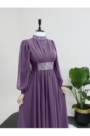 Yakası ve Beli Taş Detaylı Şifon Abiye -Mor