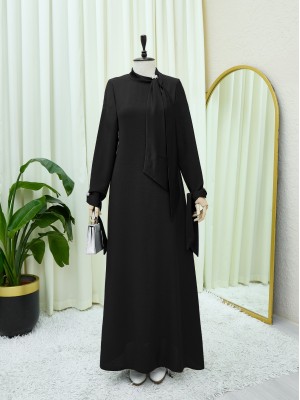 Yakası Fularlı Broş Detaylı Kolu Bağcıklı Krep Elbise -Siyah