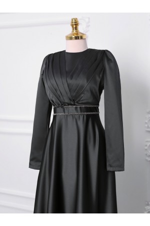 Önü Drapeli Beli Boncuklu Saten Abiye -Siyah