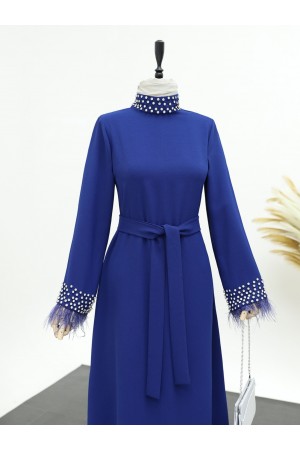 Yakası ve Kolları Taşlı Tüy Detaylı Bağlıklı Elbise -Saks