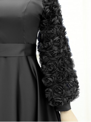 Eteği Ve Kolları Gül Detaylı Saten Abiye -Siyah