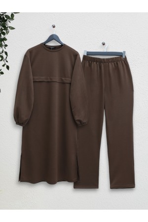 بدلة طويلة من القطن الممشط برقبة دائرية -بنى