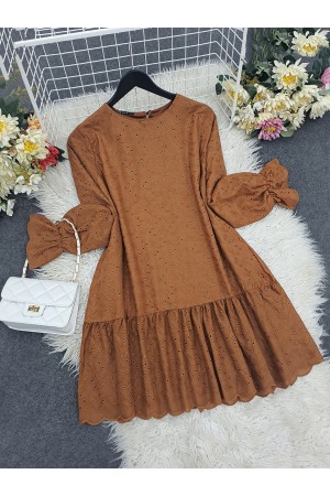 Kolu Lastikli Eteği Parçalı Güpürlü Tunik -Taba