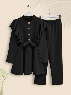 Düğme Detaylı Omuzu Fırfırlı Takım -Siyah
