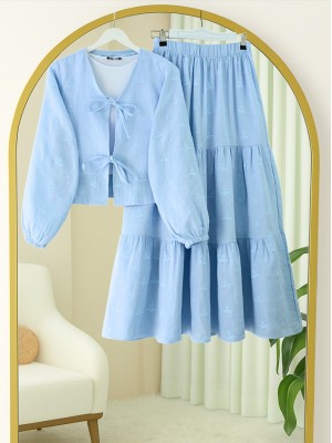 Önü Bağcıklı Nakış Detaylı Etekli Müslin Takım -Bebe Mavi