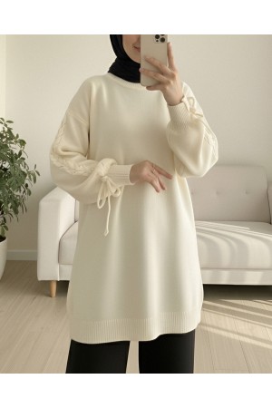 Yuvarlak Yaka Kolu Örgü Detaylı Triko Kazak -Krem