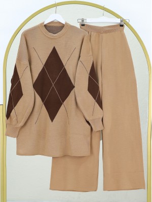 Diamond Pattern Round Neck Knitwear Set -Mink color