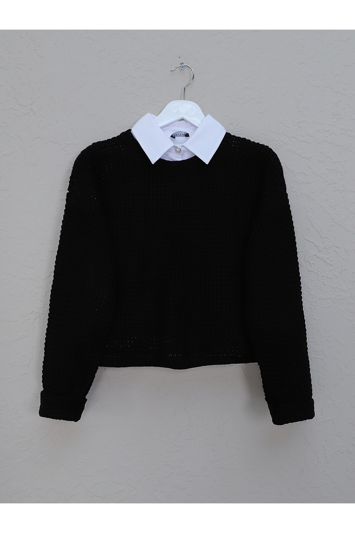 Round Neck Knitted Sweater -Black