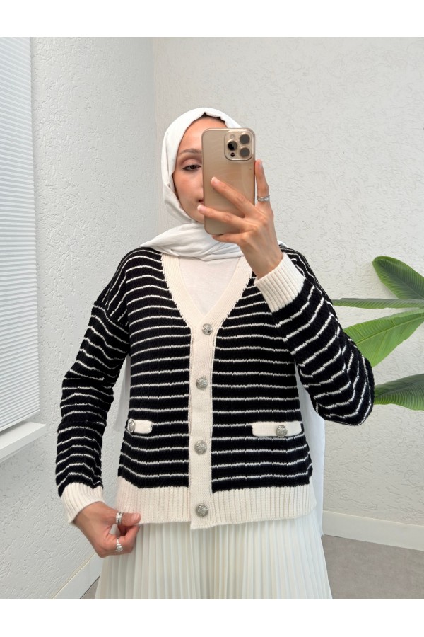 Buttoned Pocket Detailed Slim Lined Knitwear Cardigan -Cream color