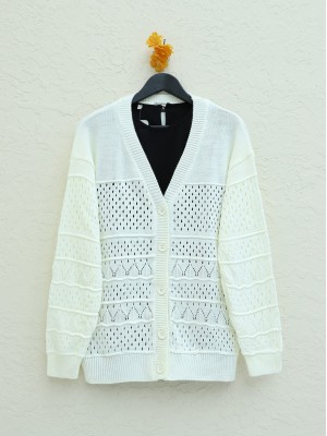 Kolları Desenli Düğmeli Ajurlu Hırka -Beyaz