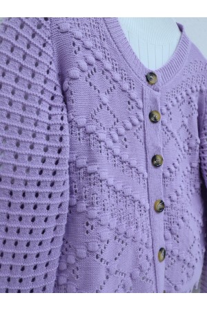 سترة صوفية محبوكة بأزرار ومزخرفة مخرمة -أرجواني