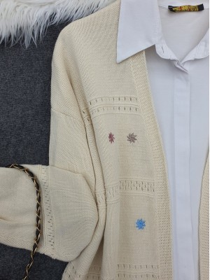 Nakış Desenli Salaş Triko Hırka -Krem