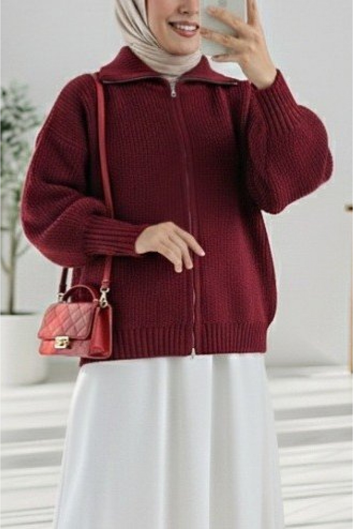 Half-Necked Zippered Knitwear Cardigan -Maroon