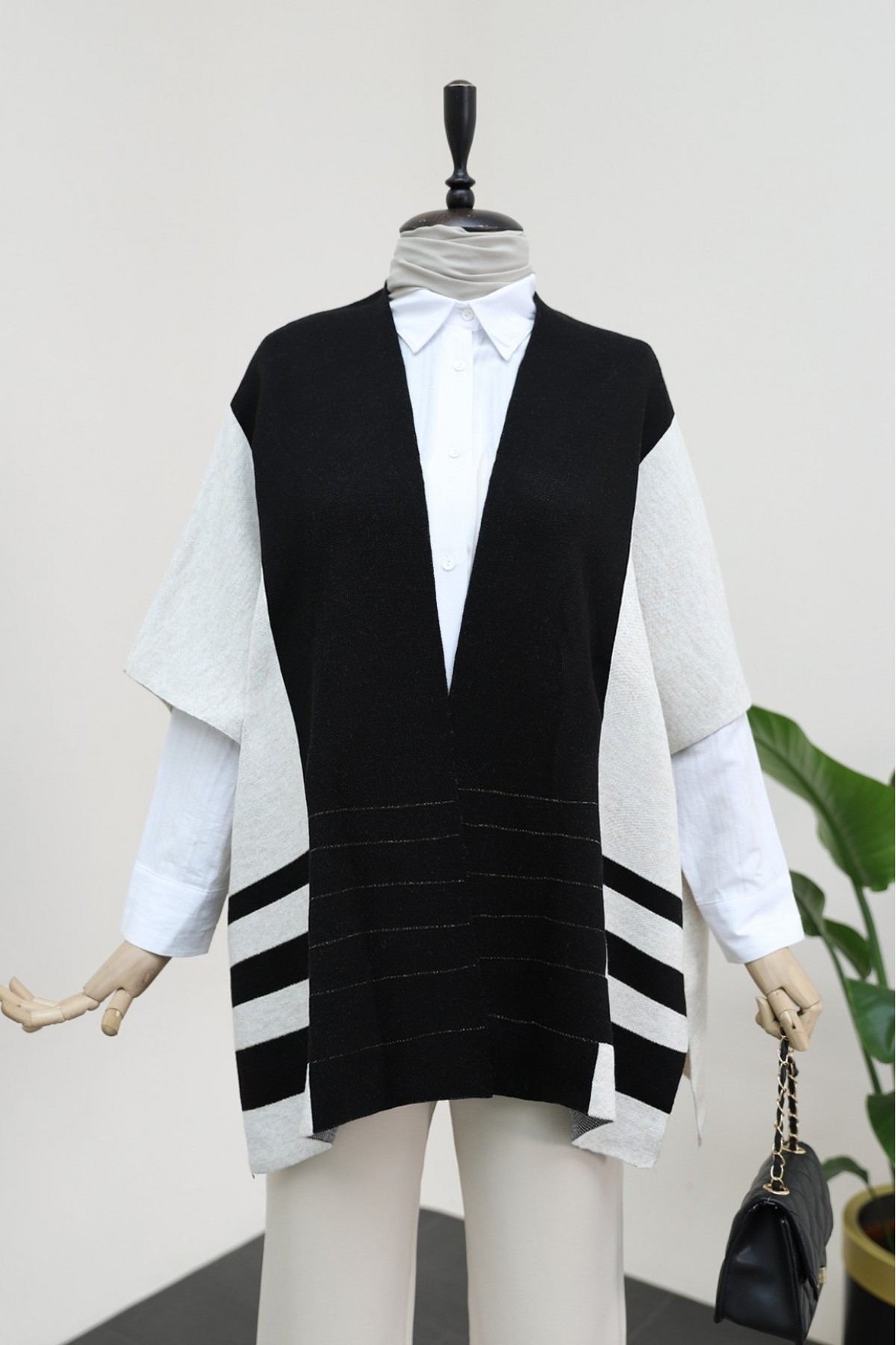 Short Sleeve Knitwear Poncho with Side Slits -Stone