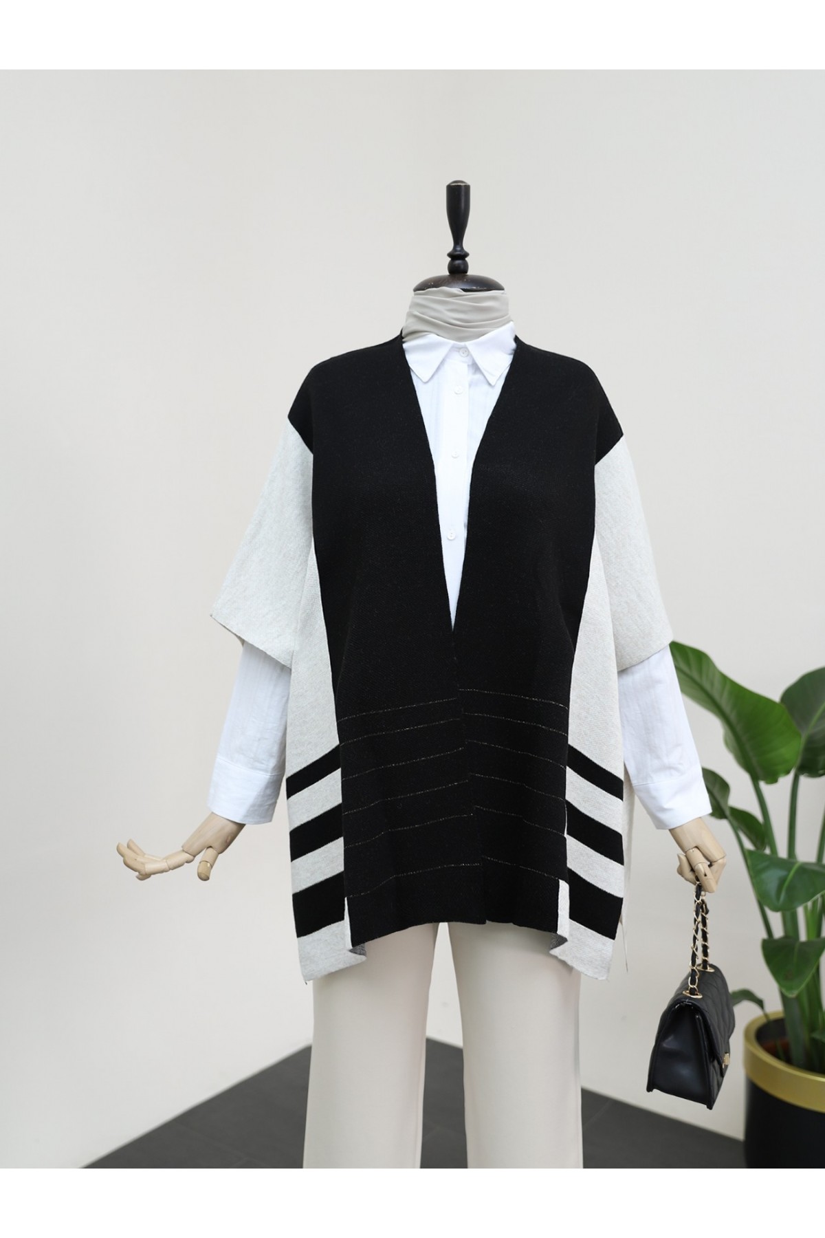 Short Sleeve Knitwear Poncho with Side Slits -Stone