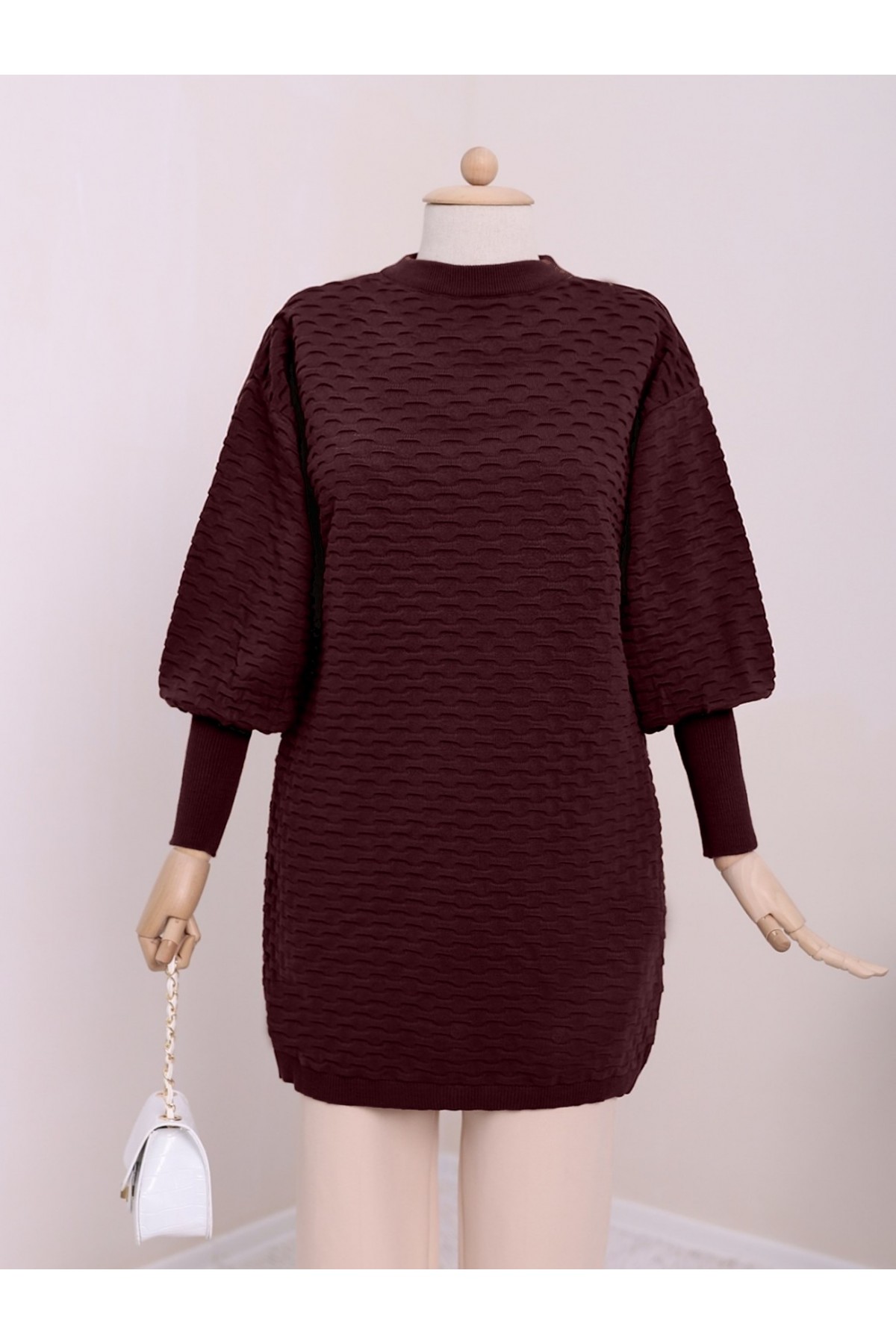 Embossed Pattern Tricot Tunic     -Maroon
