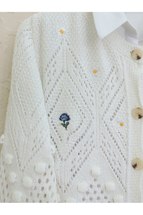 Floral Embroidered Buttoned Knitted Cardigan -Ecru