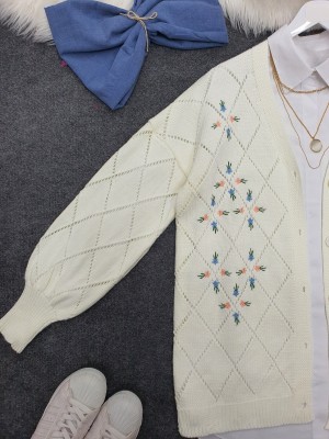 Ajurlu Çiçek Nakışlı Düğmeli Triko Hırka -Ekru