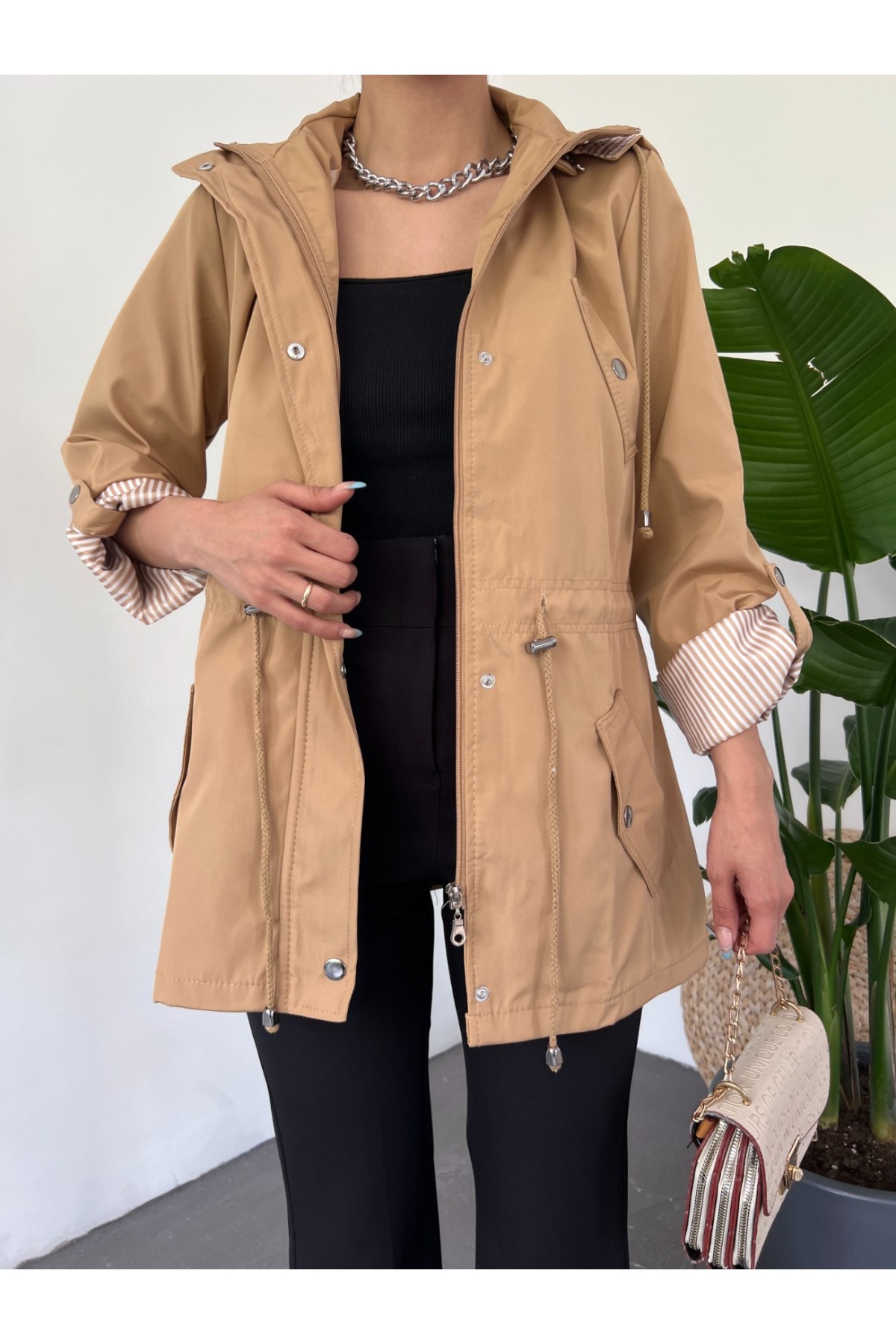 Hooded Top Pocket Detailed Short Trench Coat   -Mink color