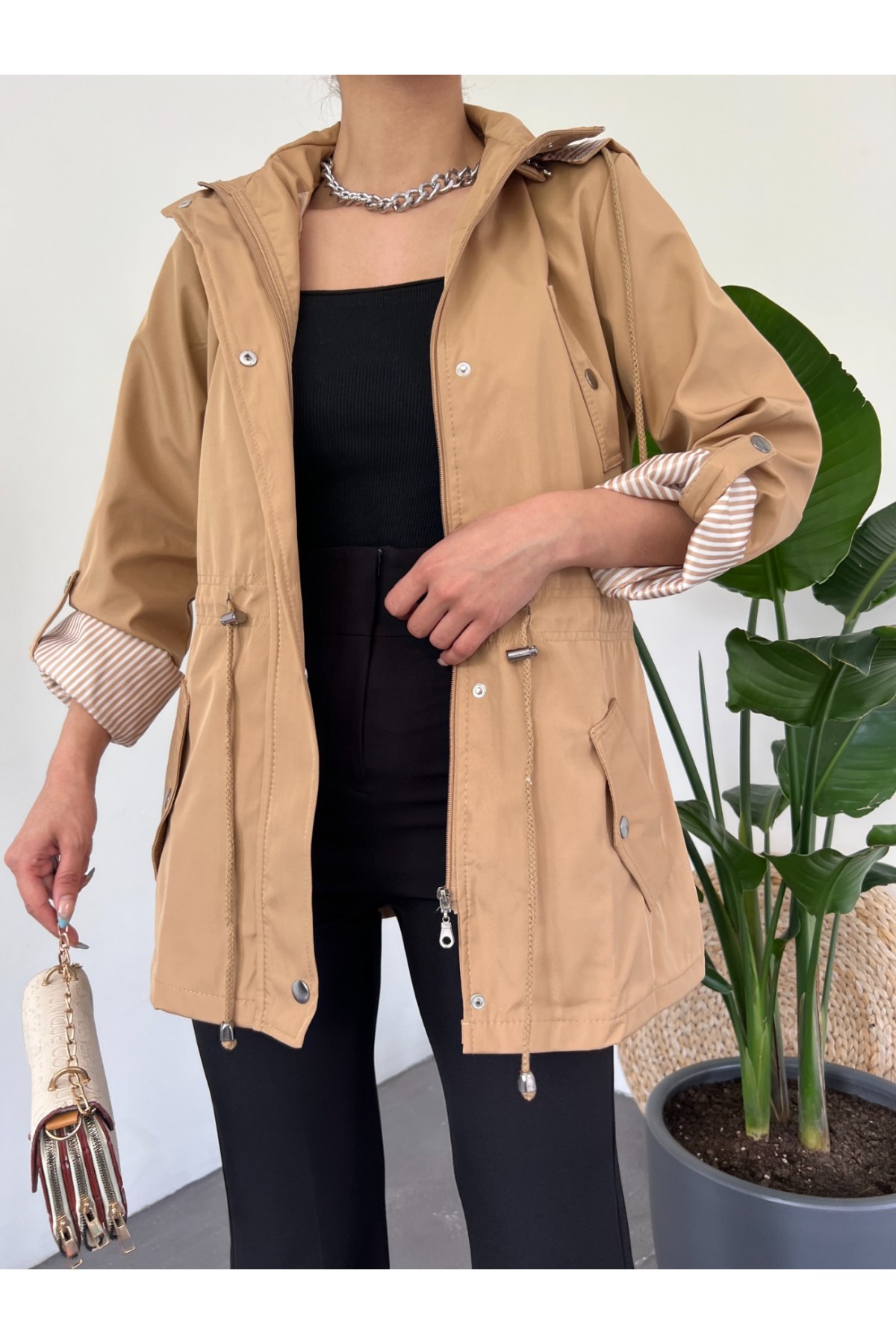 Hooded Top Pocket Detailed Short Trench Coat   -Mink color