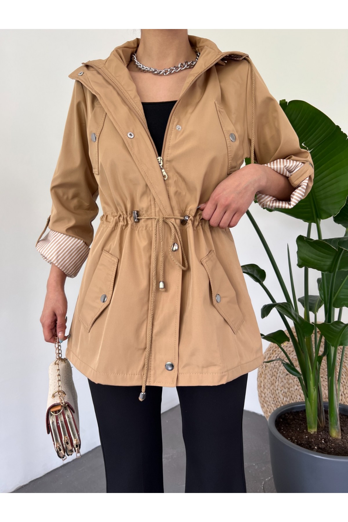 Hooded Top Pocket Detailed Short Trench Coat   -Mink color