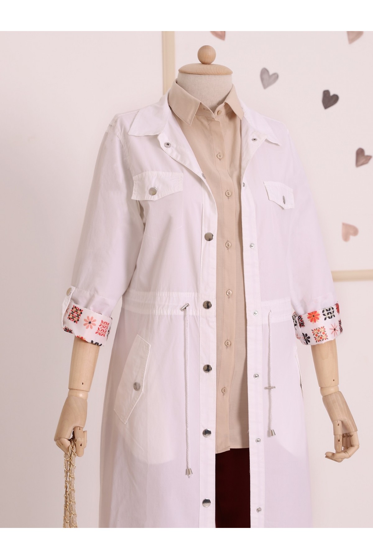 Snap Snaps All Over the Sleeves with Folded Lace-up Trench Coat -White