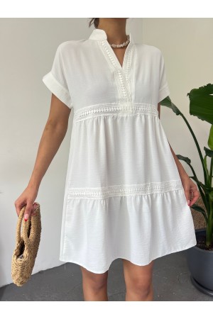 تي شيرت ايروبين بفتحة رقبة على شكل حرف V -أبيض