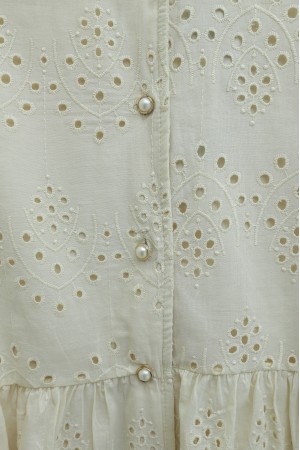 قميص بأكمام مرنة وأزرار مفتوحة -اللون البيج