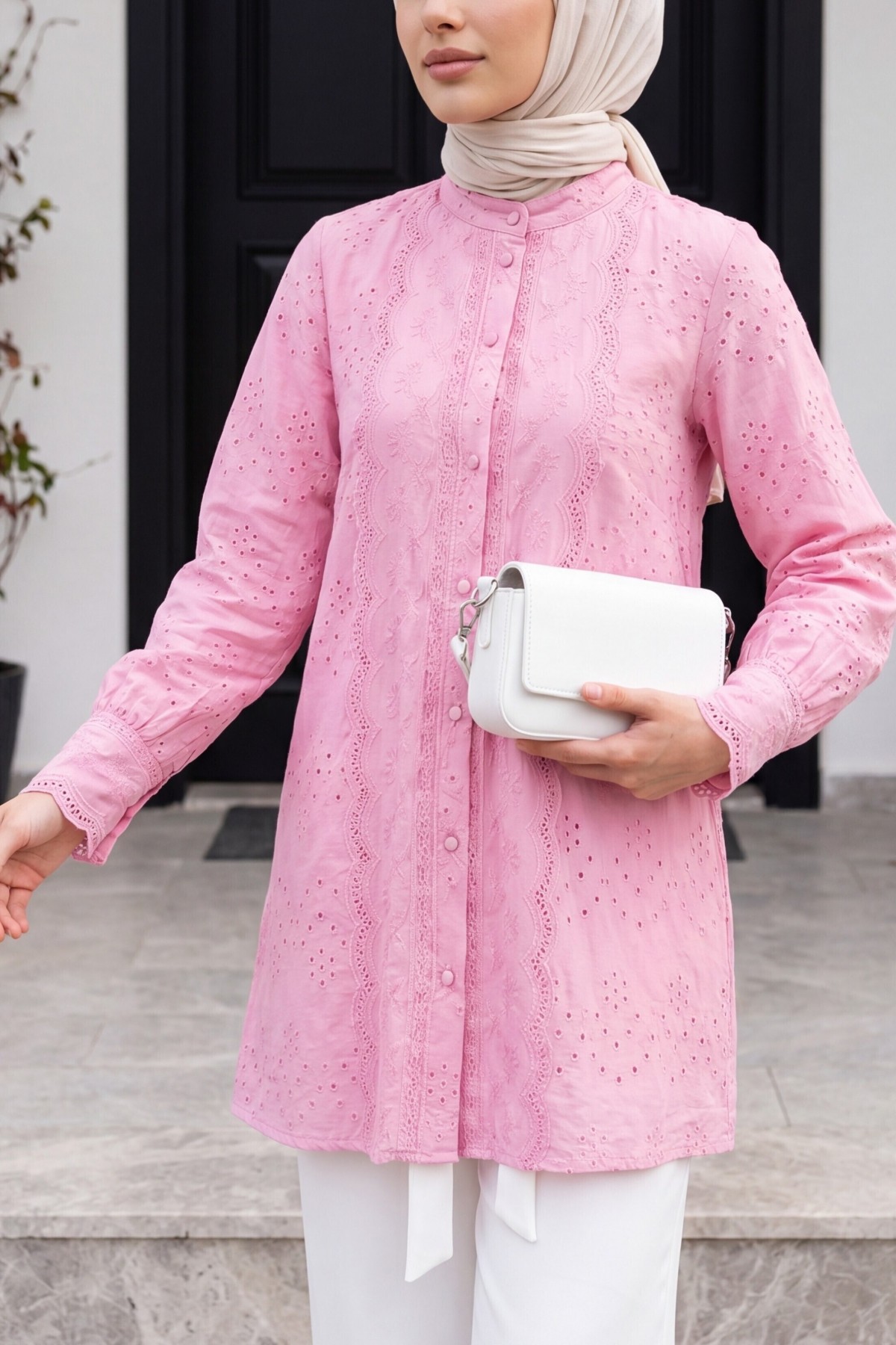 Yakası Ve Kolu Dantelli Top Düğmeli Astarlı Gömlek  -Pembe