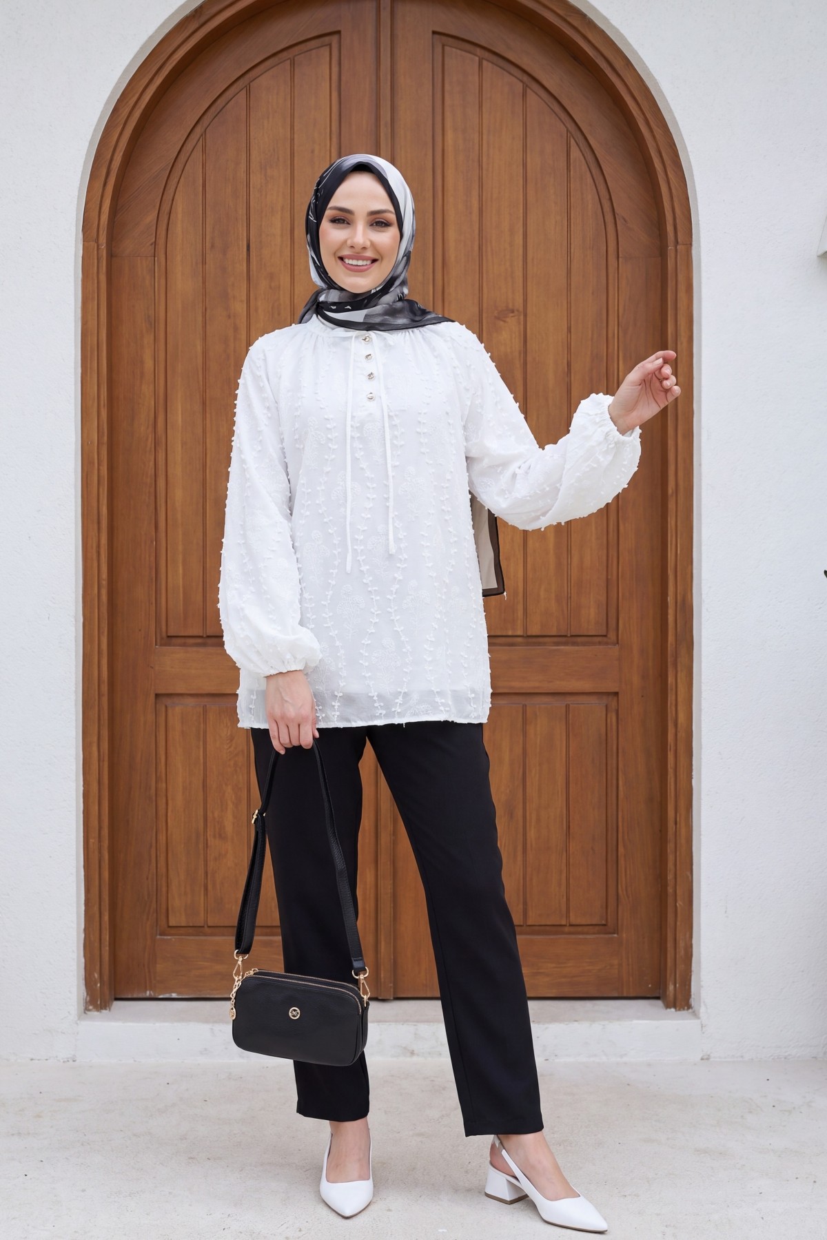 Yakası Bağcıklı Düğmeli Astarlı Nakışlı Oversize Keten Tunik -Beyaz detay görseli