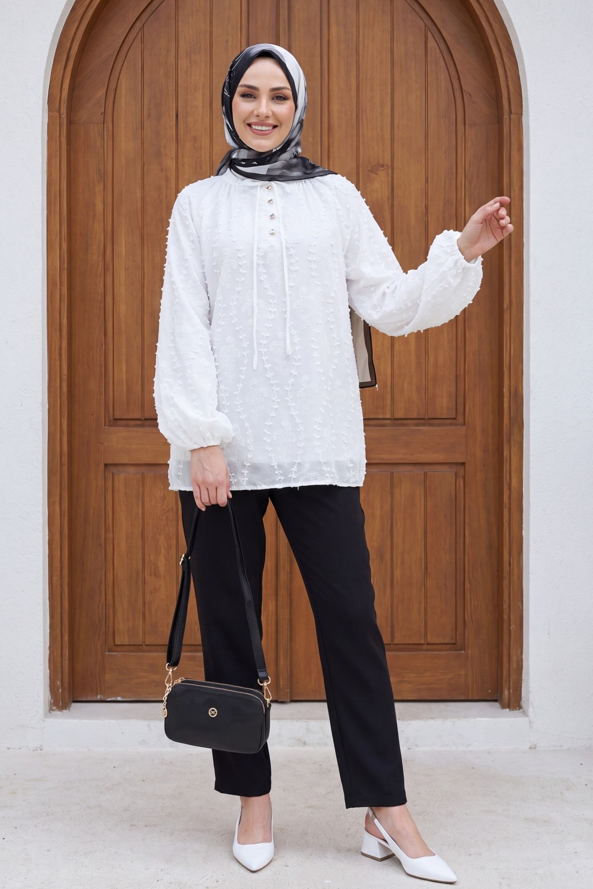 Yakası Bağcıklı Düğmeli Astarlı Nakışlı Oversize Keten Tunik -Beyaz detay görseli