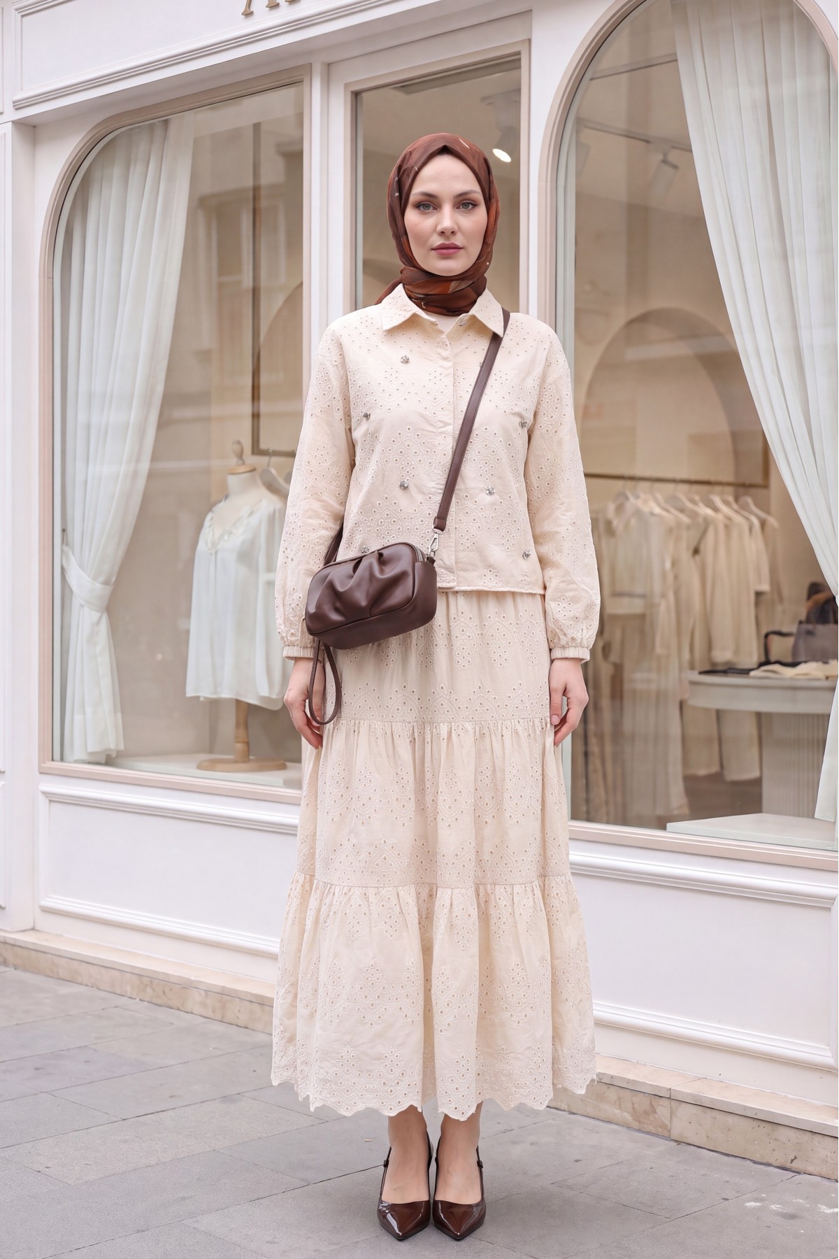 Skirted Suit with Scallop Detail - Beige detay görseli