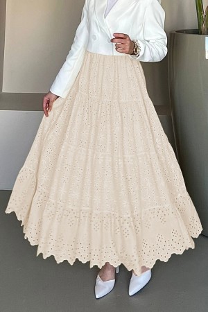 تنورة مطوية مع تطريز على شكل صدفة -اللون البيج