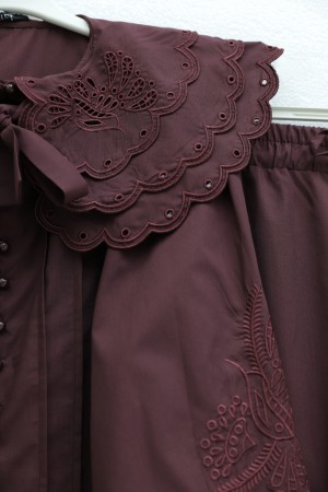 Wide-necked, tie-up sleeve, elasticated hem, lined poplin set. -Maroon