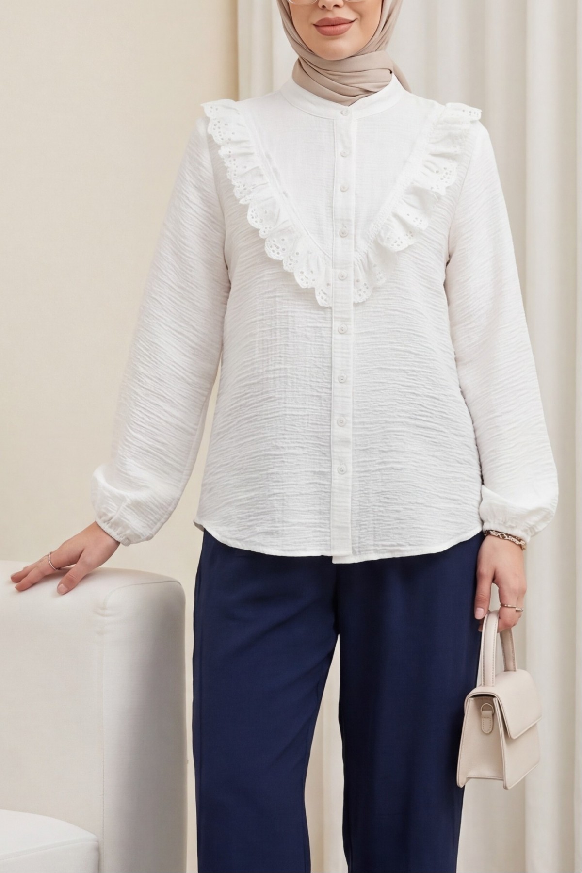 Lace-detailed front, elasticated sleeves, buttoned crinkle shirt -Ecru