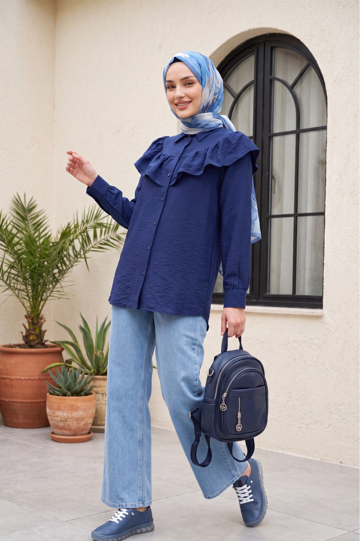 Robadan Fırfırlı Düğmeli Rayon Tunik -Lacivert detay görseli