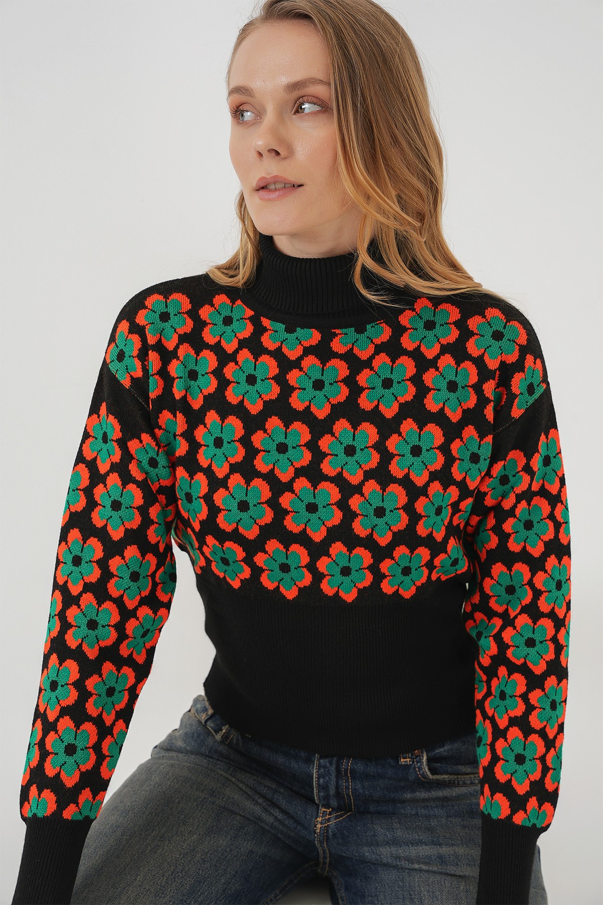 15801 Turtleneck Patterned Crop Sweater 