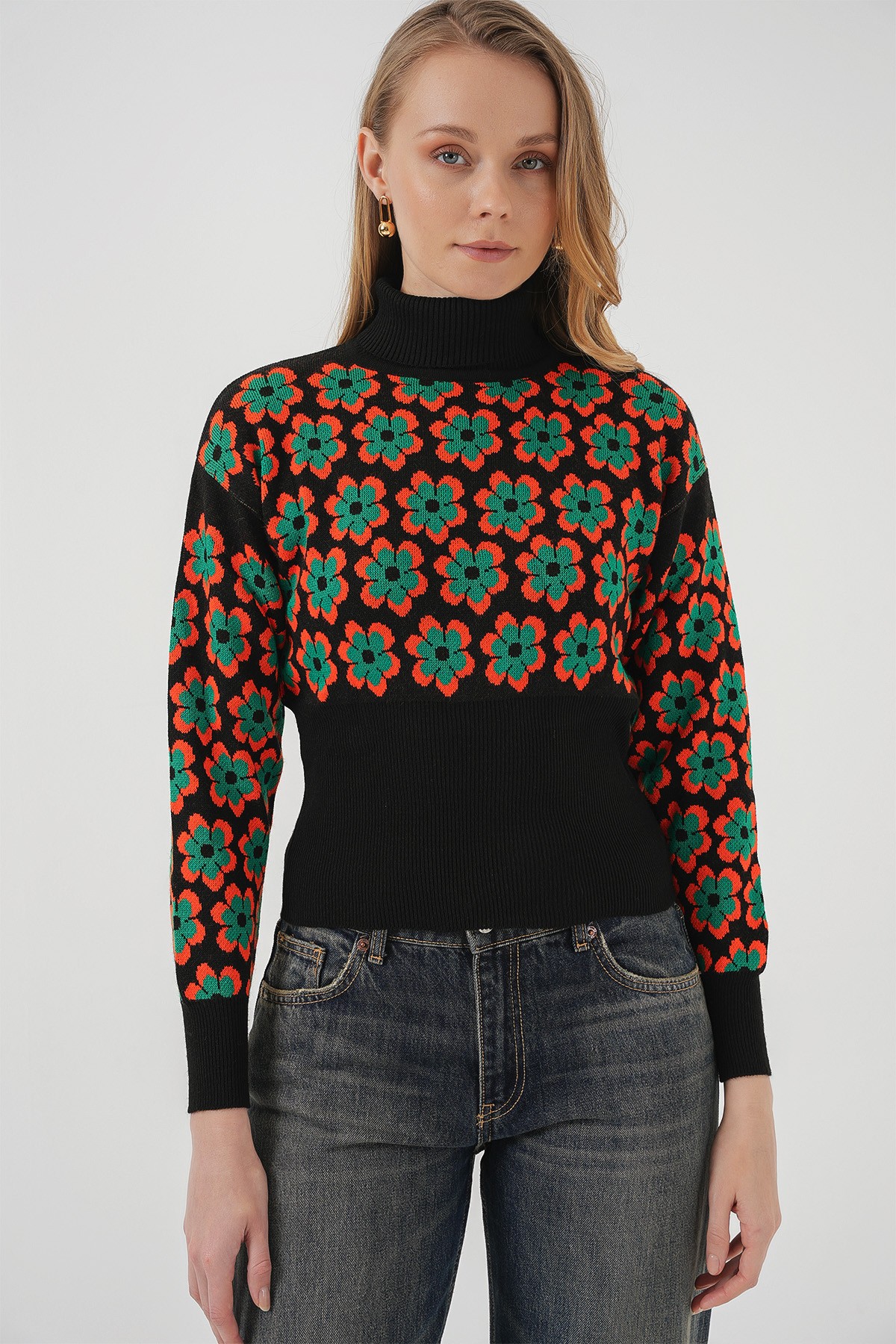 15801 Turtleneck Patterned Crop Sweater 