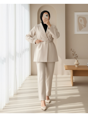 Kemeri Gül Detaylı Kruvaze Yaka Ceket Pantolon Takım   -Bej