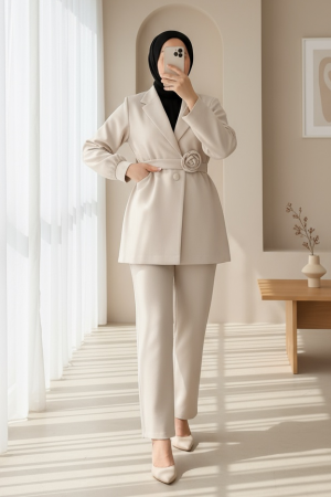 Kemeri Gül Detaylı Kruvaze Yaka Ceket Pantolon Takım   -Bej