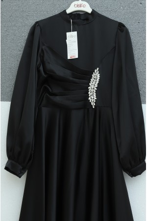 Önü Drapeli Taş Detaylı Saten Elbise -Siyah