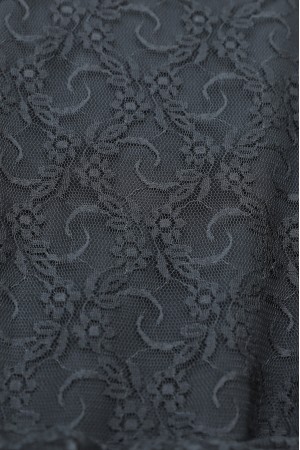 فستان من الدانتيل الجيبور بنقوش زهرية، بأكمام مكشكشة، وحزام، وبطانة. -أسود