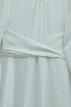 Beli Çapraz Bağlamalı Yuvarlak Yaka Saten Elbise -Beyaz