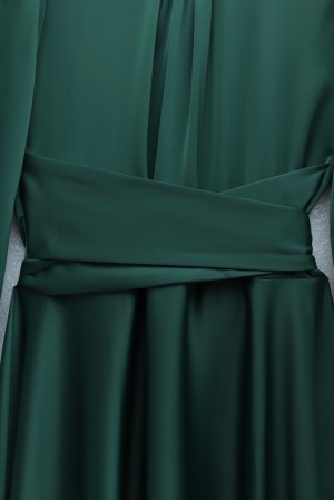Beli Çapraz Bağlamalı Yuvarlak Yaka Saten Elbise -Zümrüt